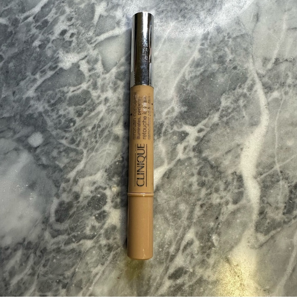 Clinique Airbrush‎ Concealer Medium Caramel